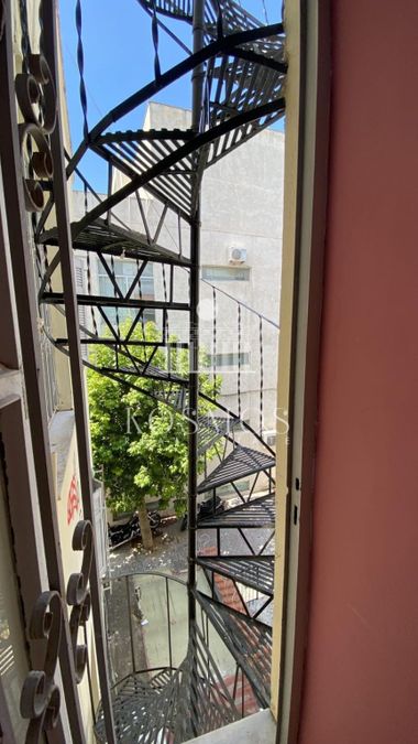 Photo 323970697