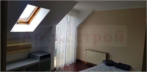 Photo 325068637