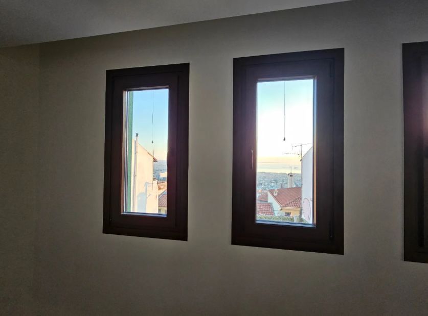 Photo 325147225