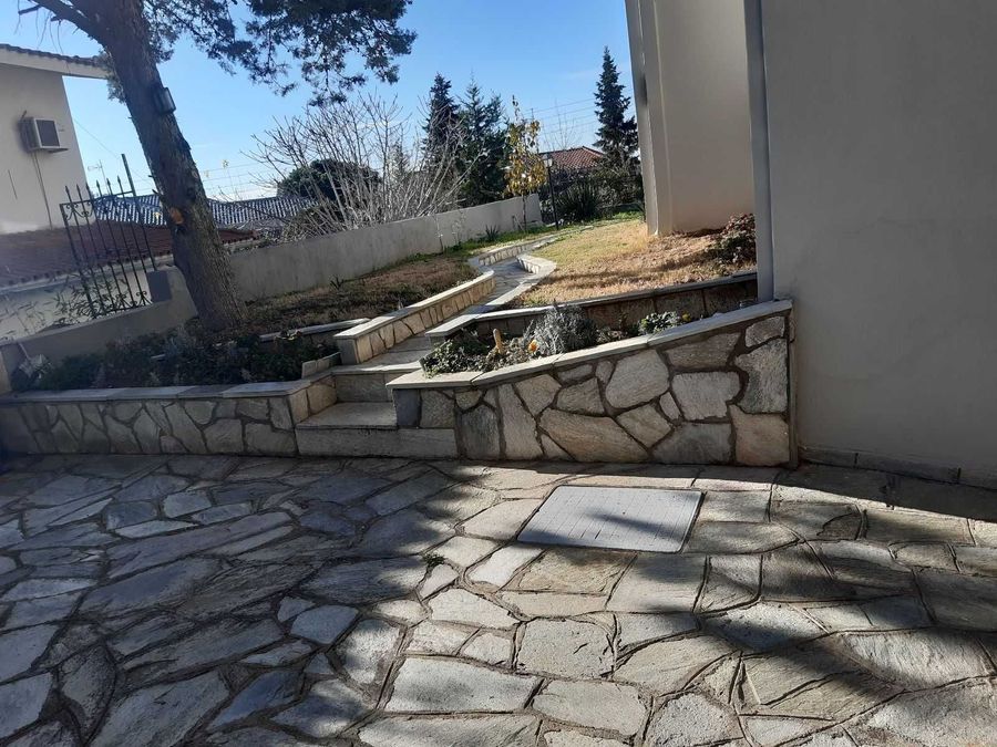 Photo 325223383