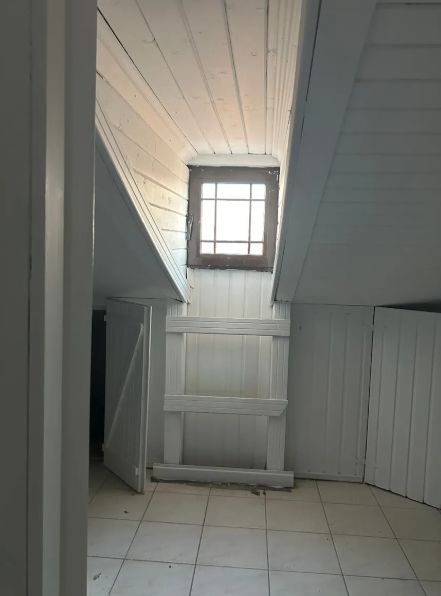 Photo 325296229