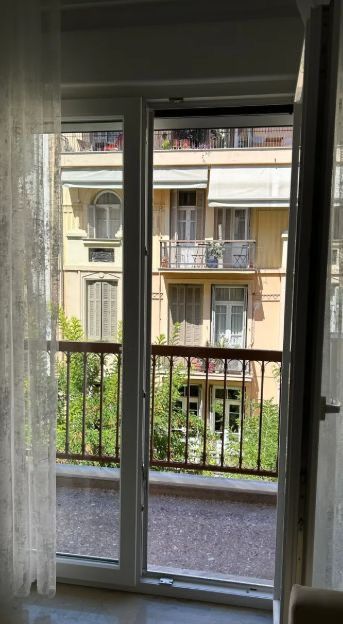 Photo 325445074