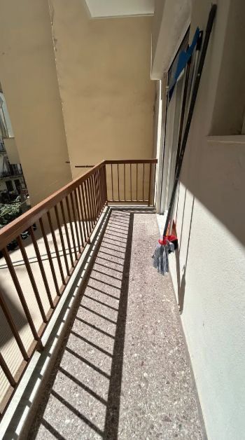 Photo 325445077