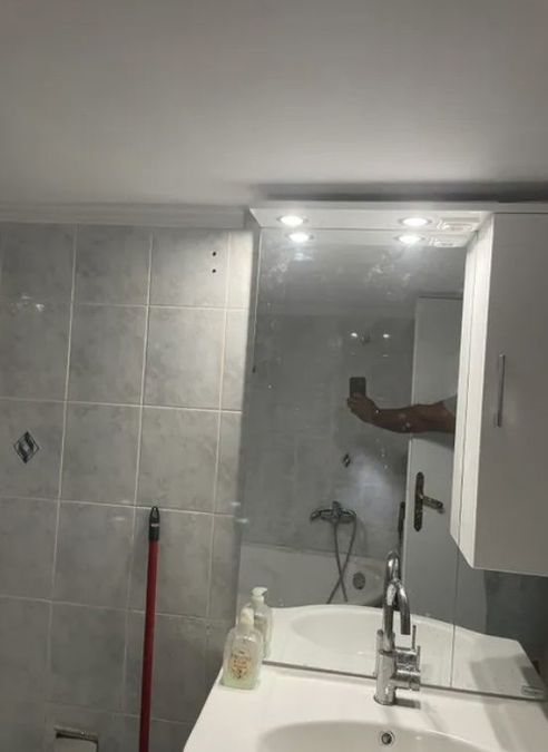 Photo 325448644