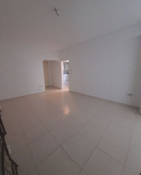 Photo 325525846