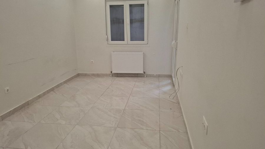 Photo 325619677