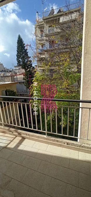 Photo 325621312