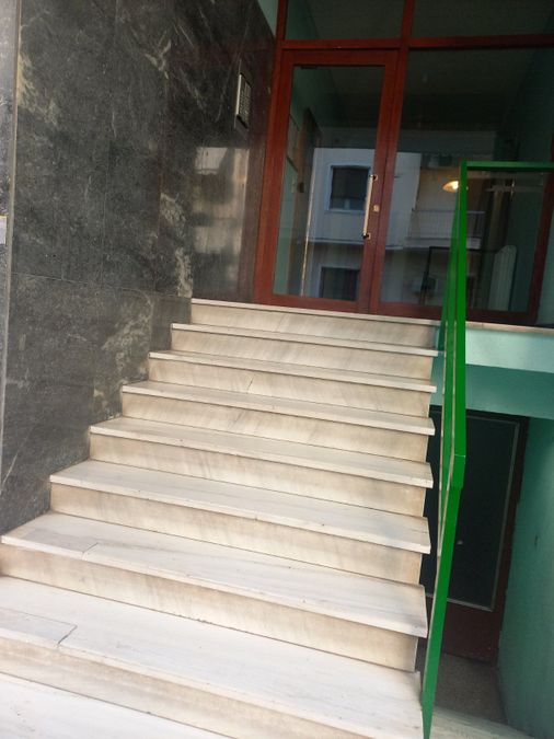 Photo 325623145
