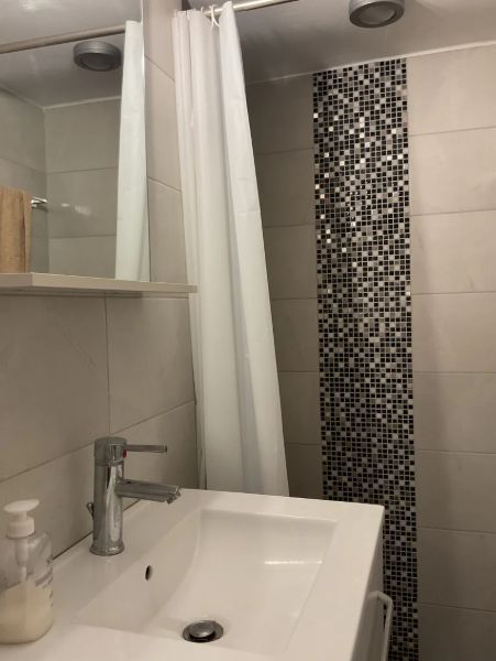 Photo 325638694