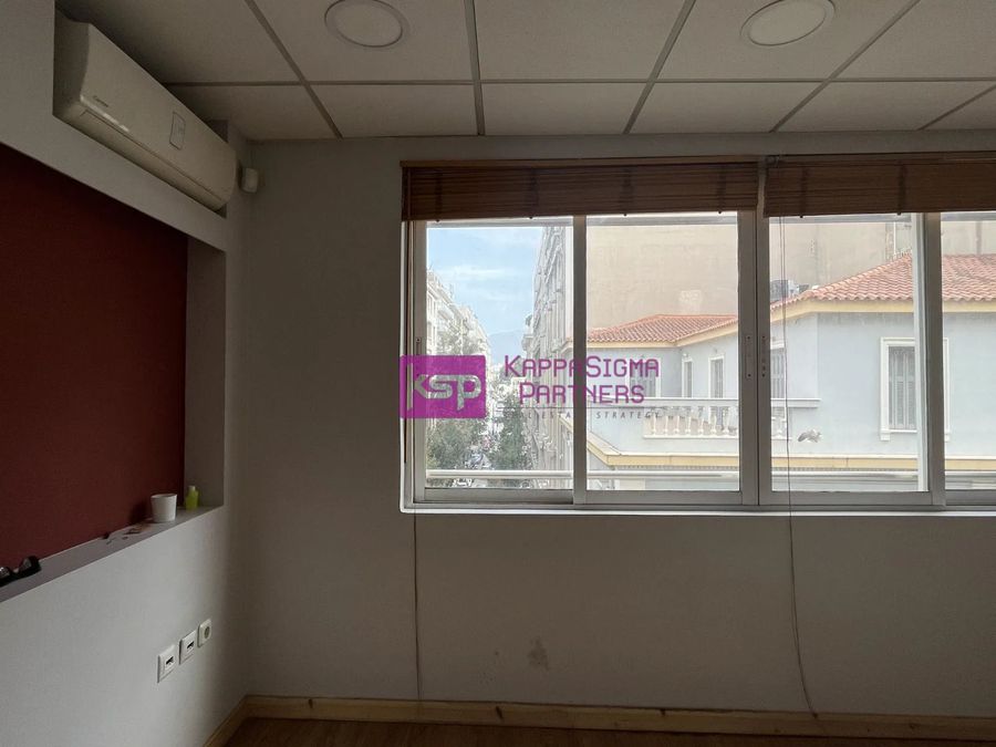 Photo 325718116