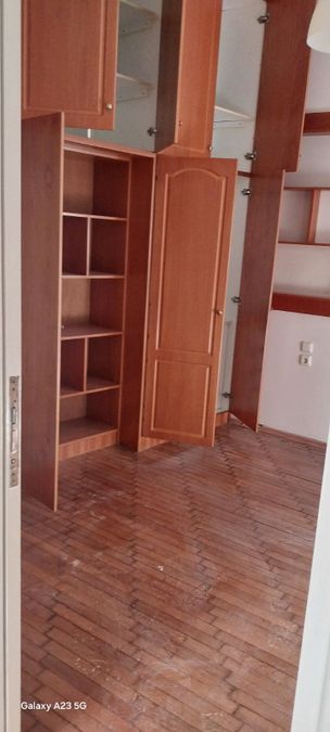 Photo 325768069