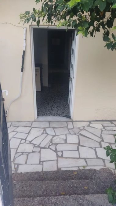 Photo 326041186
