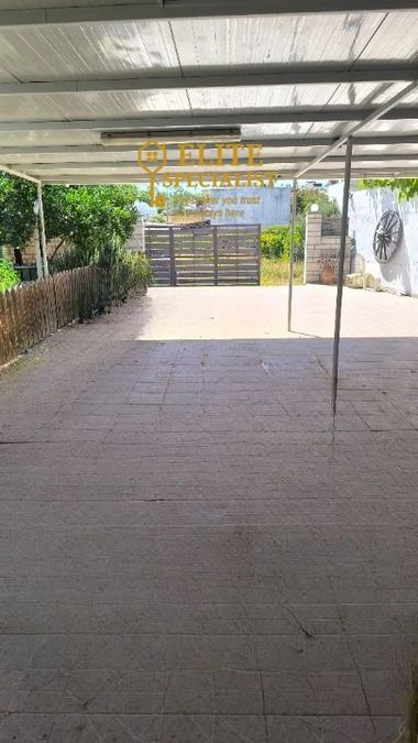 Photo 326546269