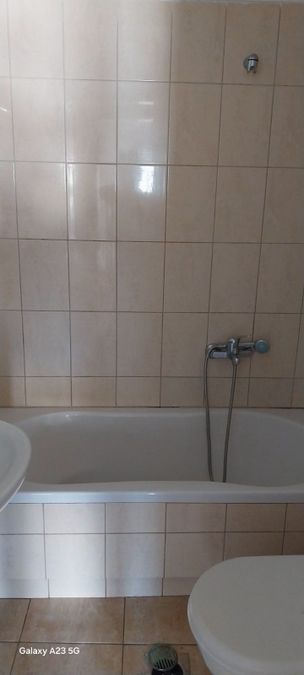 Photo 327029620