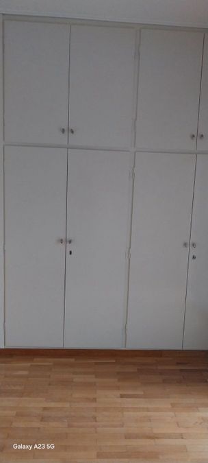 Photo 327029878