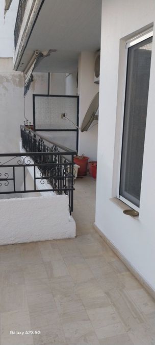 Photo 327029896