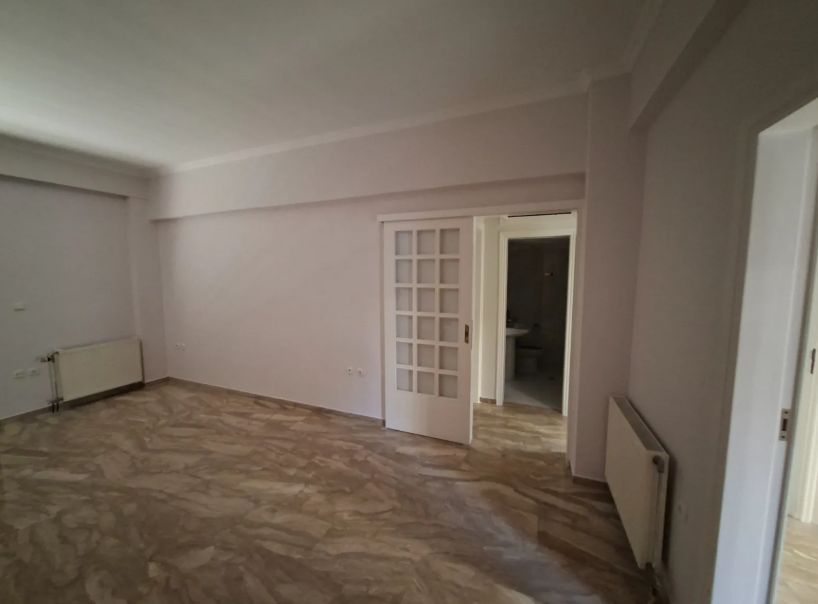 Photo 327074257