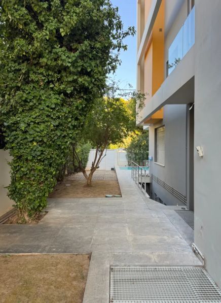 Photo 327075073