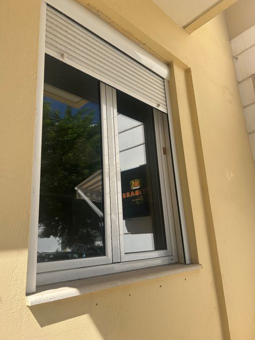 Photo 327092107