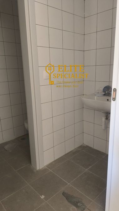 Photo 327136954
