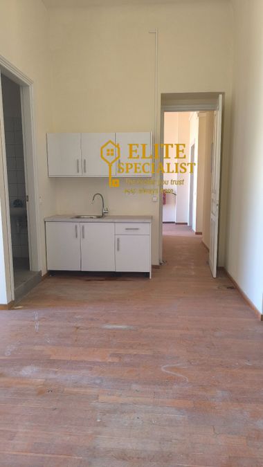 Photo 327136963