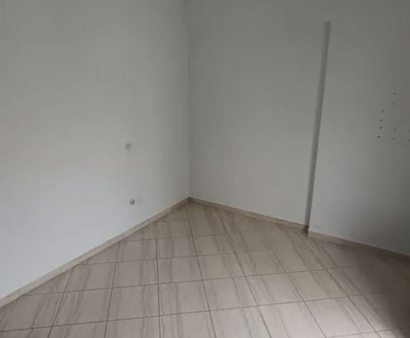Photo 327158659