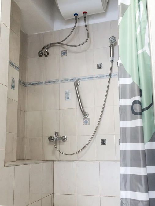 Photo 327247582