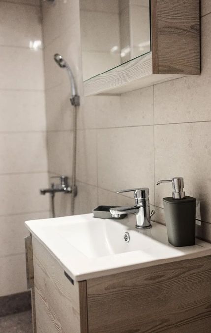 Photo 327247645