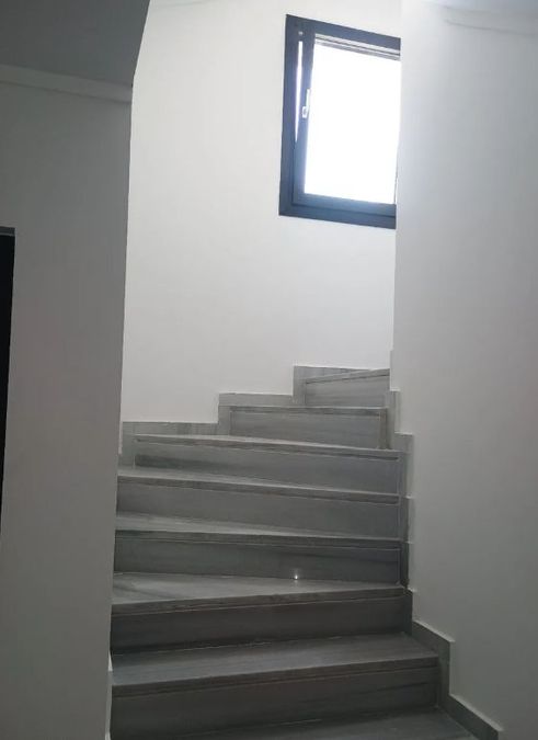 Photo 327257353