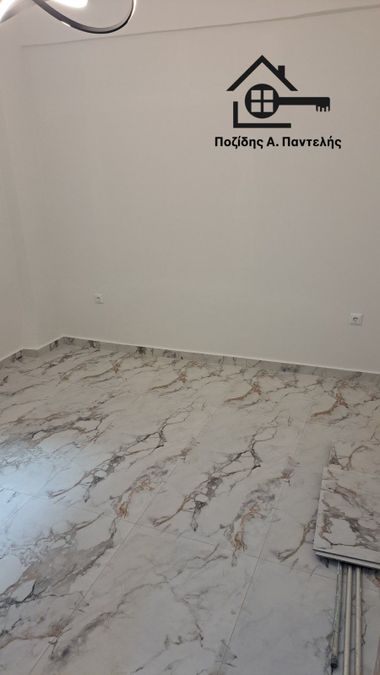 Photo 327523024