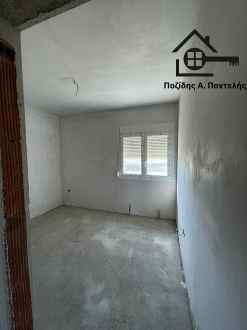 Photo 327524017