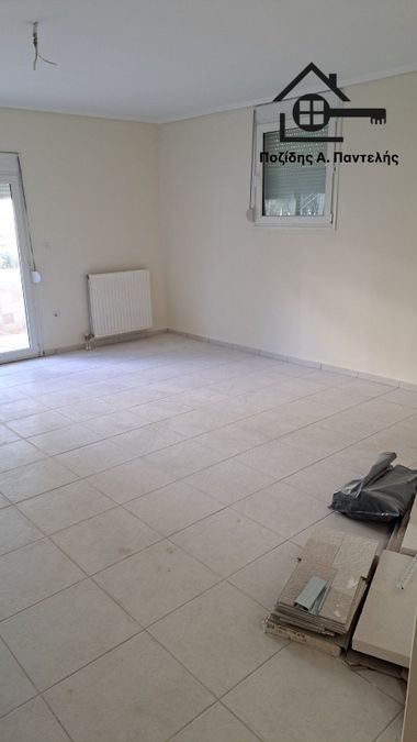 Photo 327527671