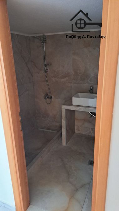Photo 327527677