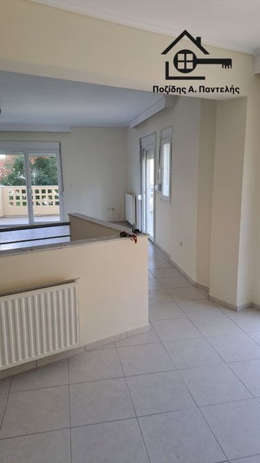 Photo 327527680