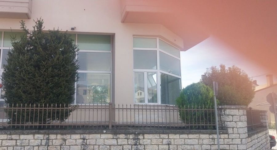 Photo 327547411