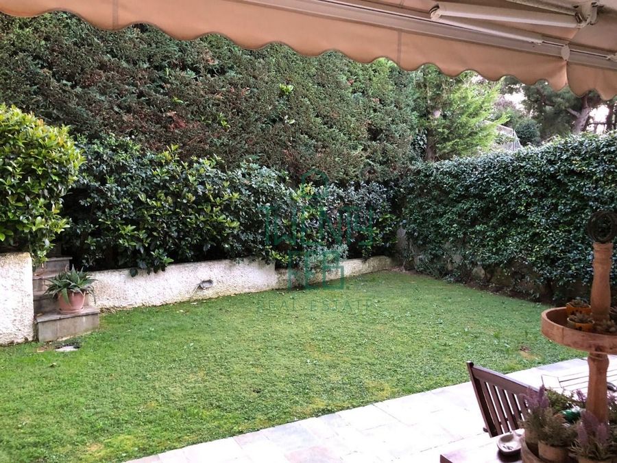 Photo 327575362