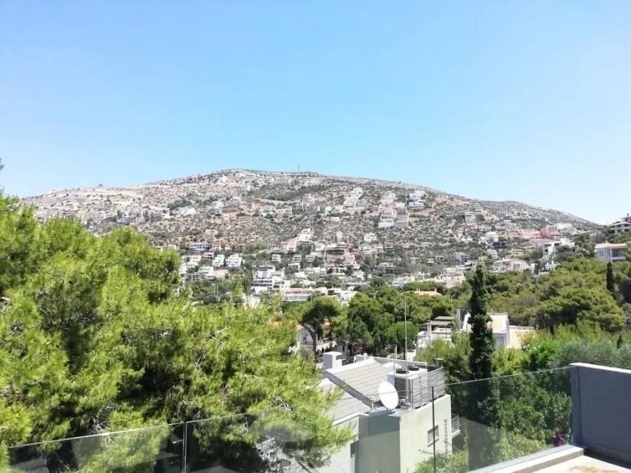 Photo 327609448