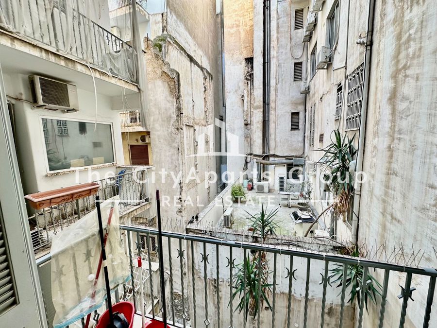 Photo 327609685