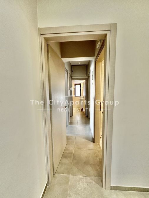 Photo 327632545
