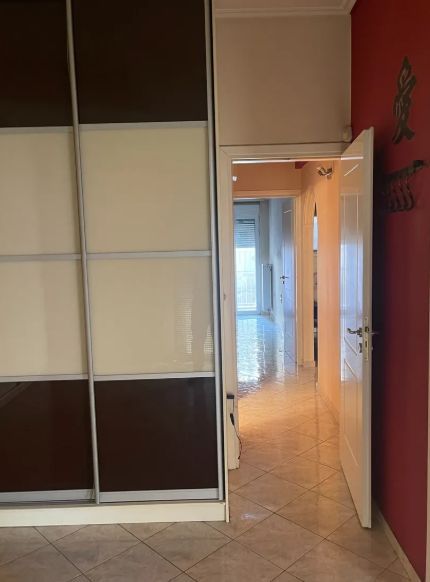 Photo 327632605