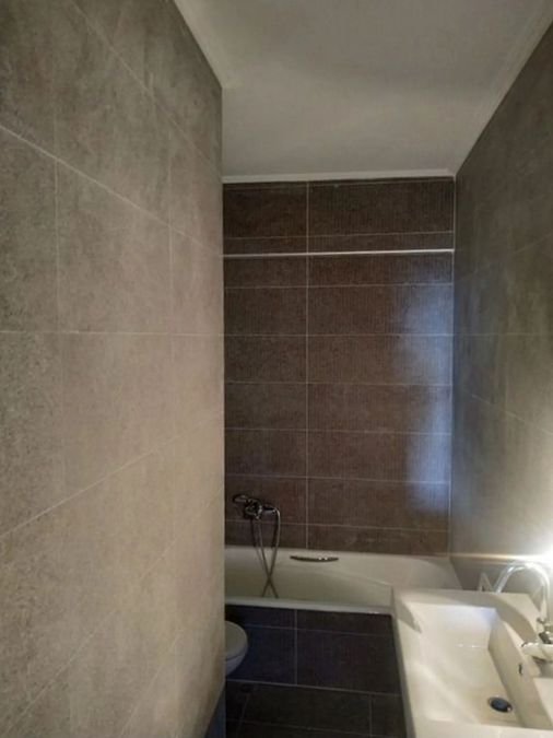 Photo 327719095