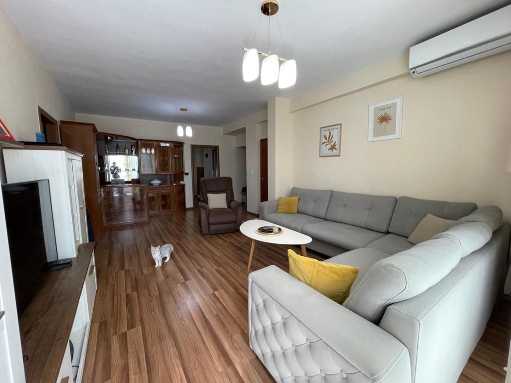 Apartament me qira Garda