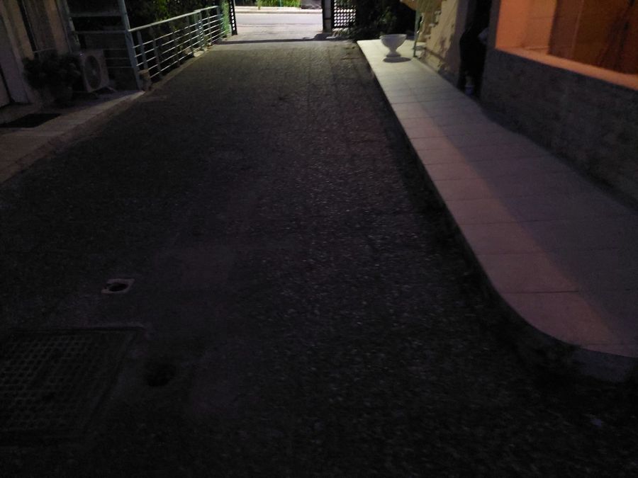 Photo 327972610