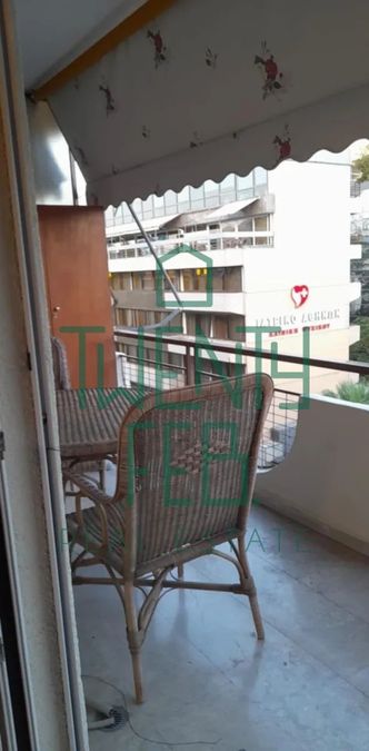 Photo 327975616