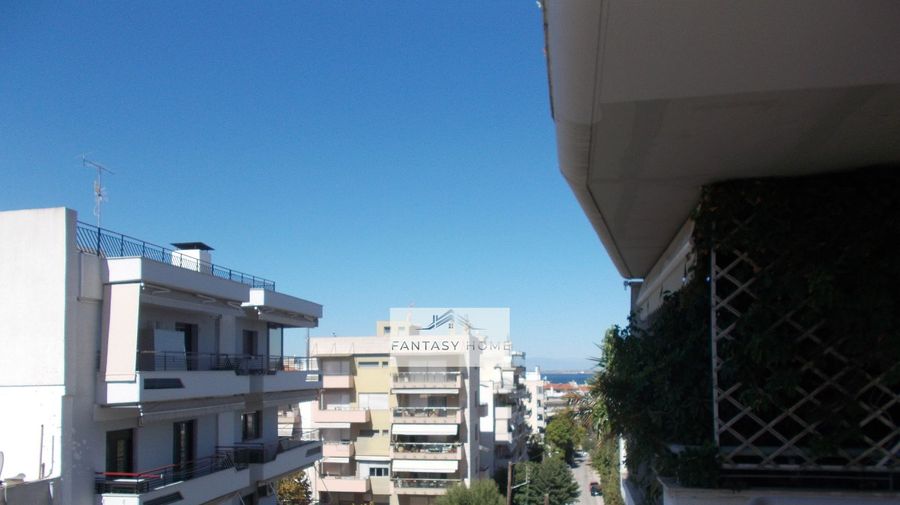 Photo 328365790