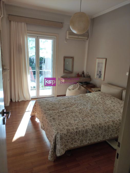 Photo 328377598