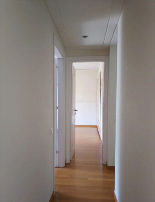 Photo 329025577