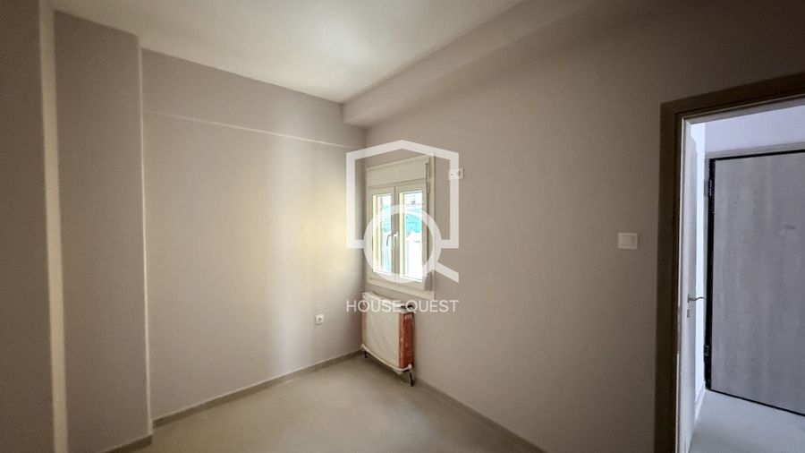 Photo 329443261