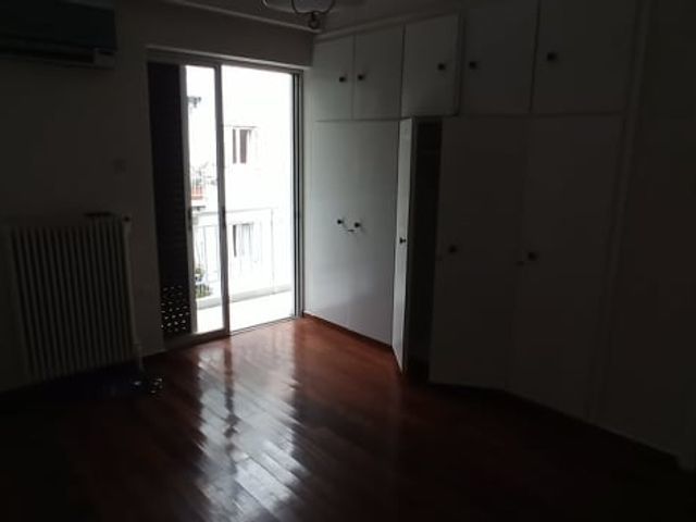 Photo 329519584