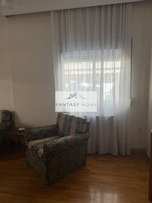 Photo 329537551